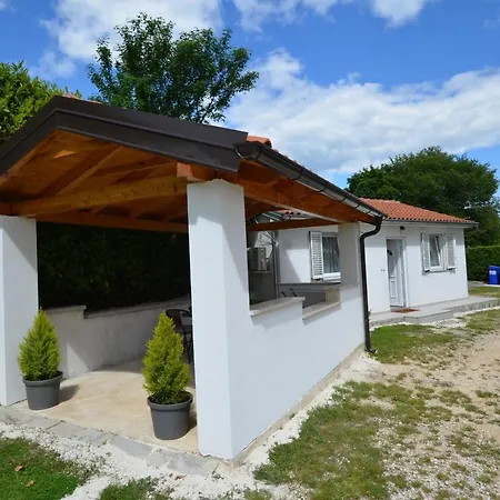 Zminj Apartments Apartman *