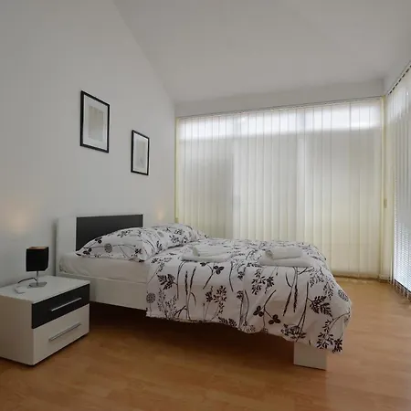 Apartman Zminj Apartments