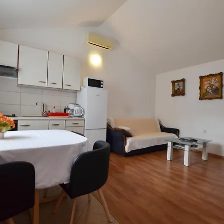 Appartement Zminj Apartments *