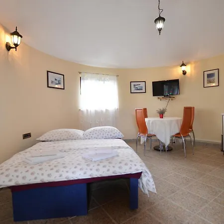 Zminj Apartments Apartman *