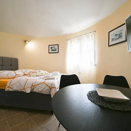 Zminj Apartments