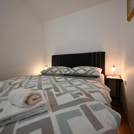 Zminj Apartments *