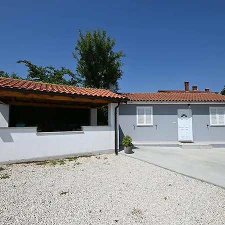 Zminj Apartments דירה