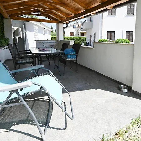 Zminj Apartments דירה *