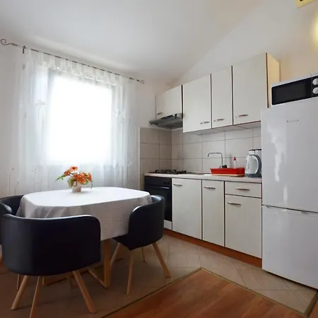 Apartment Zminj Apartments