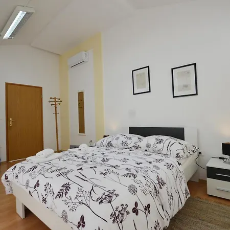 Zminj Apartments *