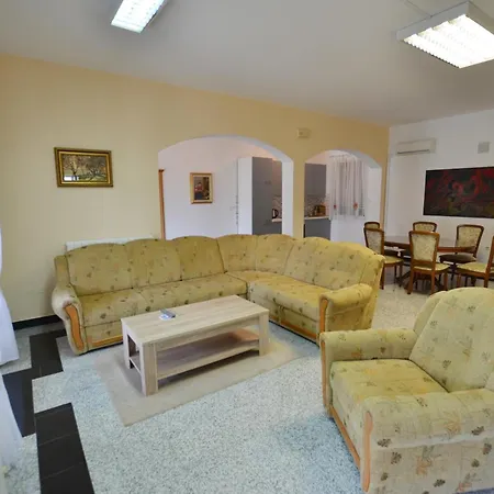 Apartment Zminj Apartments Zminj