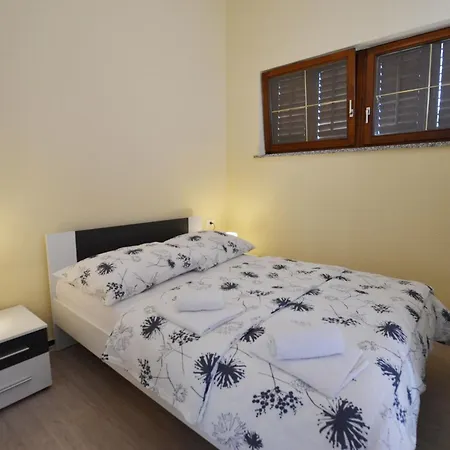 Zminj Apartments *