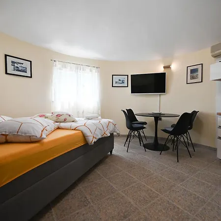 Zminj Apartments *