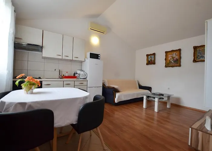 Apartman Zminj Apartments *