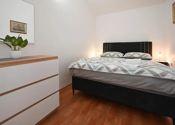 Zminj Apartments Apartman *